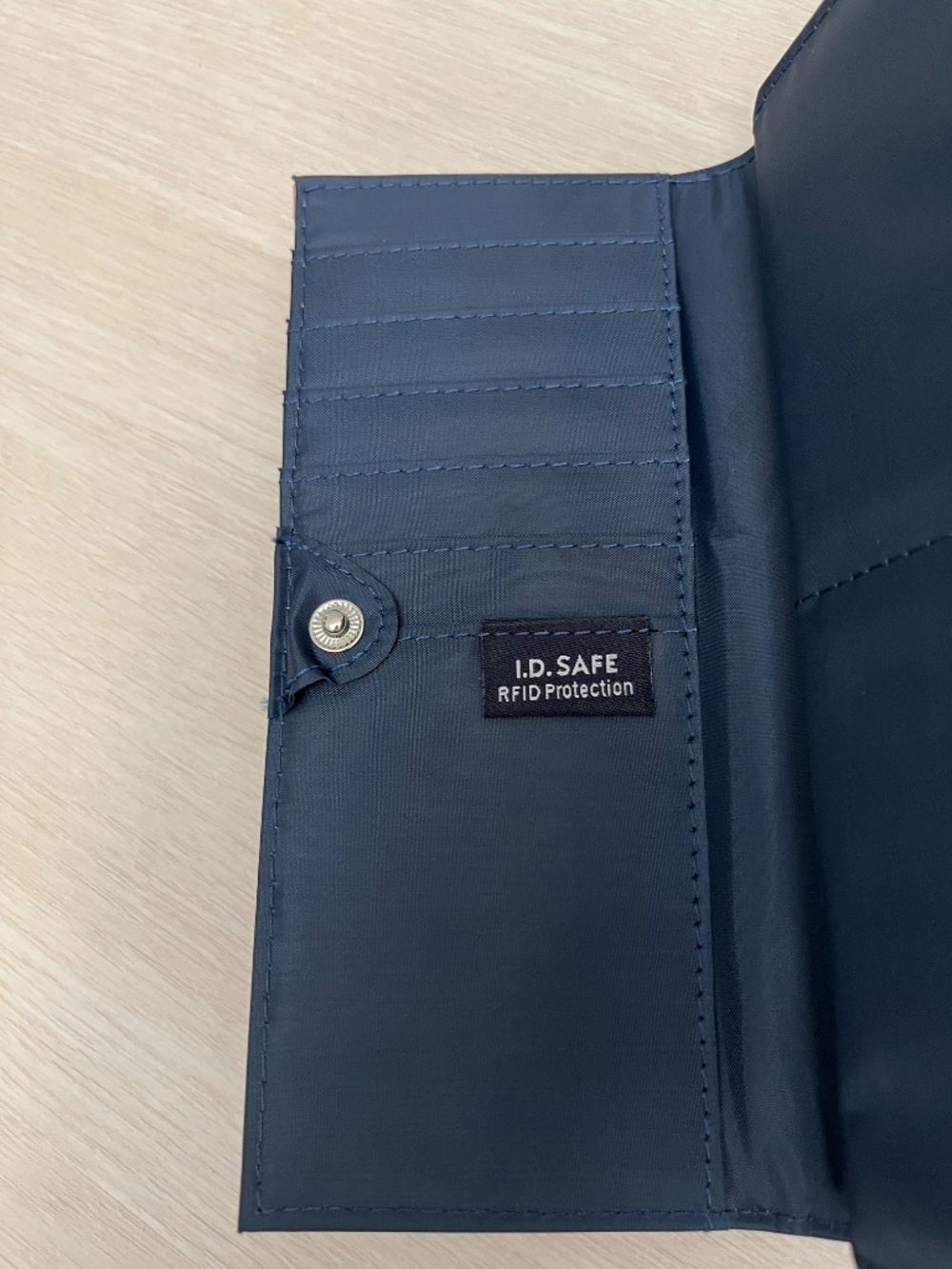 New Nautica Woman’s Pick Wallet - Picture 4 of 13